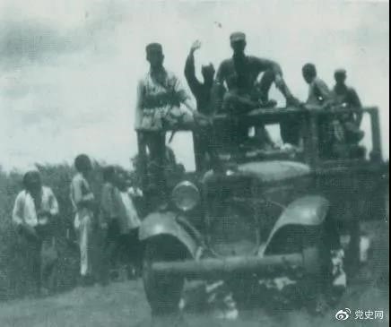 1938年3月31日，129師在邯長公路的響堂鋪伏擊日軍，這是在戰(zhàn)斗中繳獲的汽車。