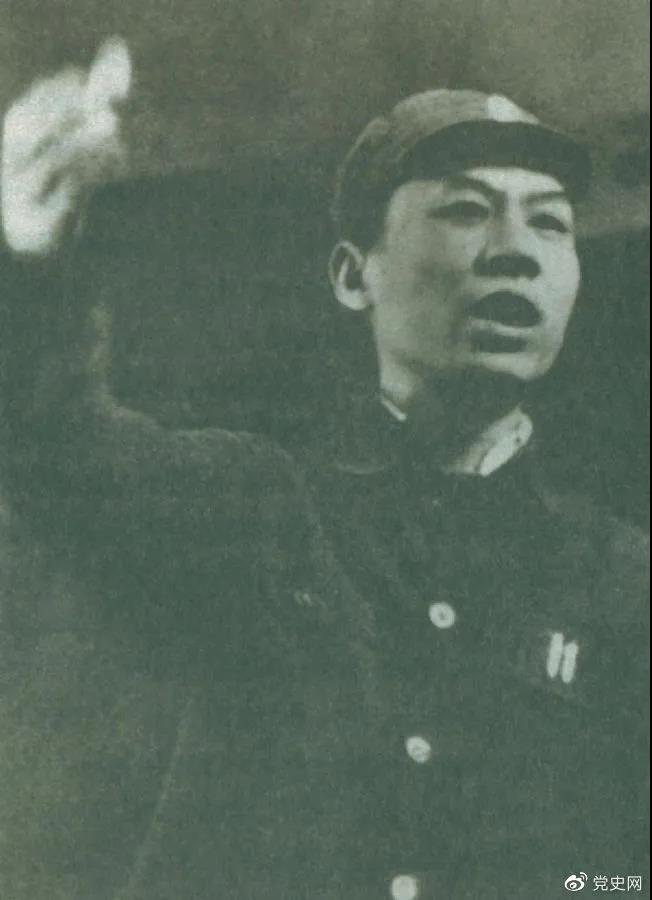 1943年，劉少奇在延安。