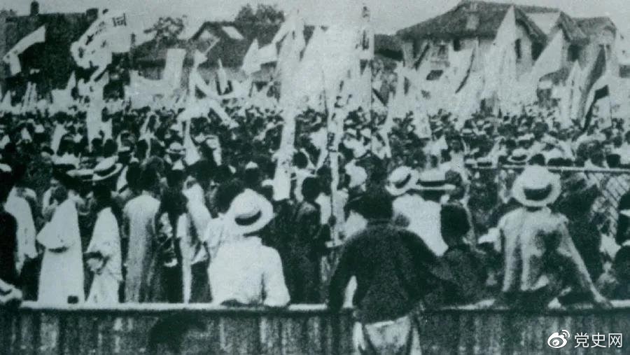 1925年5月30日，上海爆發(fā)了反帝愛國的五卅運動，掀起了全國范圍大革命高潮。