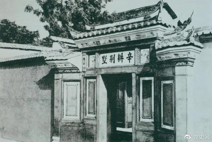 1929年3月20日，毛澤東在長汀主持召開紅四軍前委擴大會議，討論時局和紅軍的行動方針。當(dāng)天，他寫信給中央，提出創(chuàng)建贛南、閩西革命根據(jù)地的初步設(shè)想。圖為會議舊址—長汀縣城水東街“辛耕別墅”。 